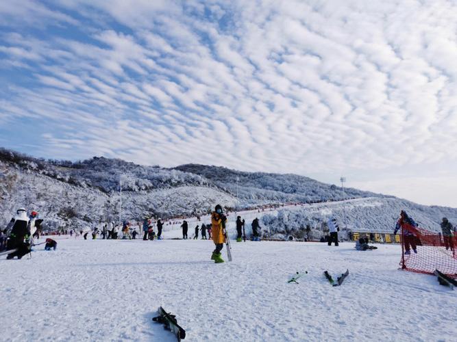 安吉云上草原_安吉云上草原滑雪场